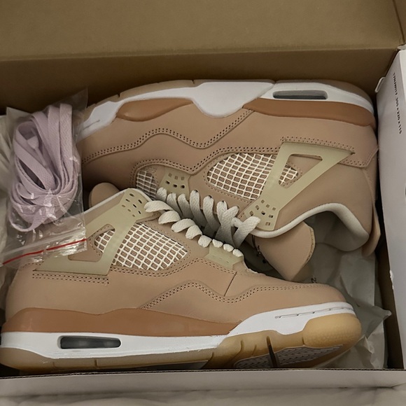 Size 6 Jordan Retro 4 - Picture 1 of 1